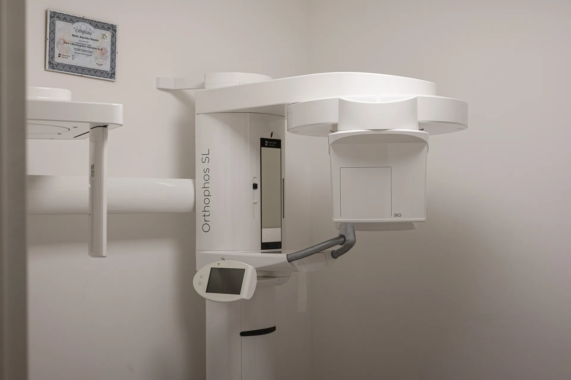 Röntgenový prístroj na RTG oddelení kliniky
