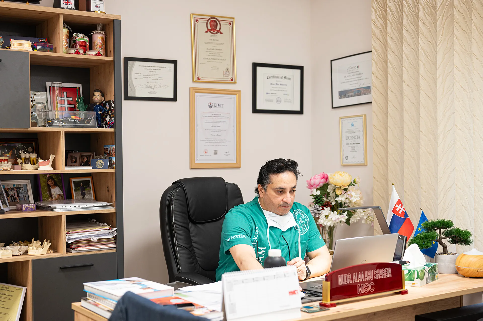 Prof. MUDr. Alaa Abu Shareia vo svojej pracovni